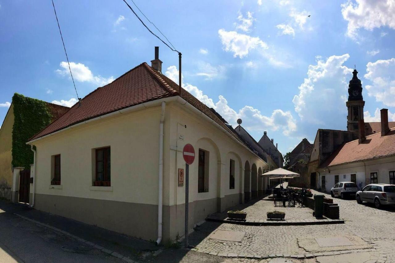 Arkadia Apartman Папа Экстерьер фото