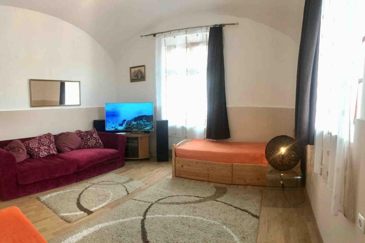 Arkadia Apartman Папа Экстерьер фото