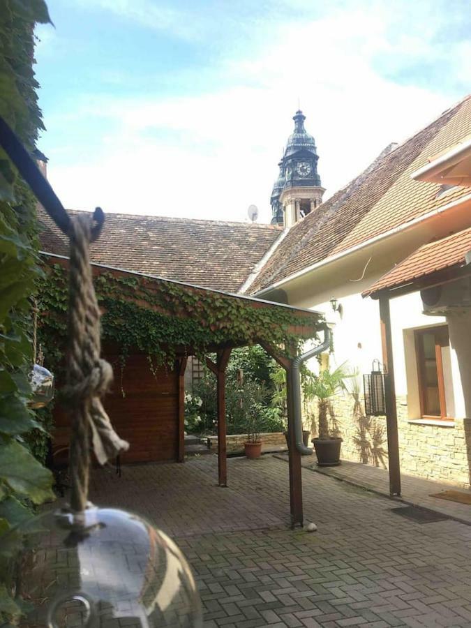 Arkadia Apartman Папа Экстерьер фото