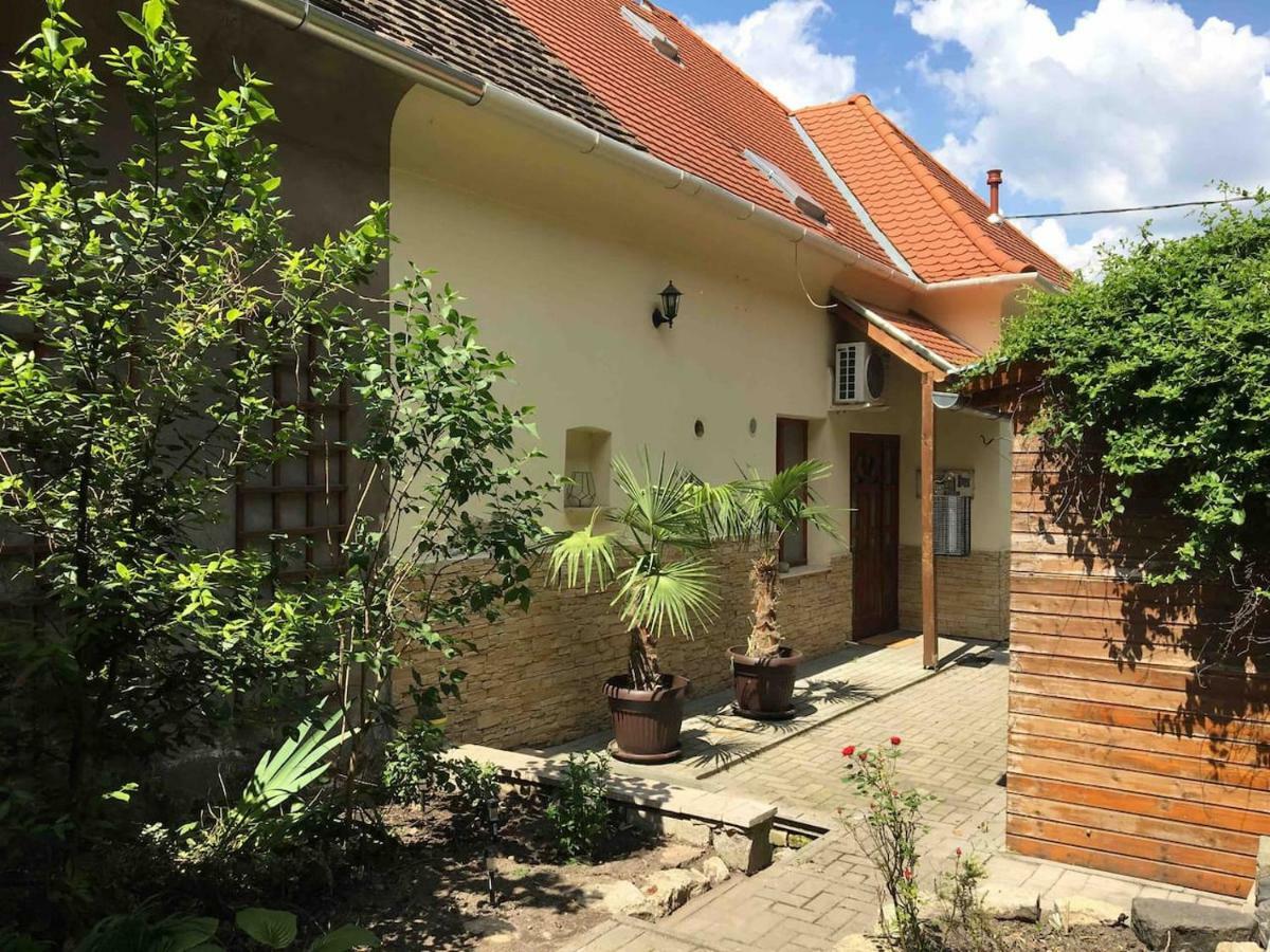 Arkadia Apartman Папа Экстерьер фото